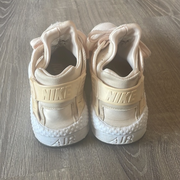 Nike shoes - Picture 4 of 8